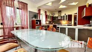 Дом 600м², 3-этажный, посуточно,