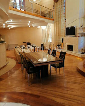 Дом 856м², 2-этажный, участок 31 сот.