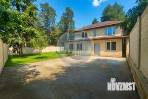 Дом 176м², 2-этажный, участок 6 сот.