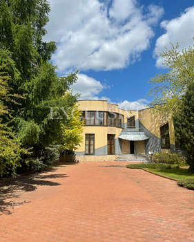 Дом 856м², 2-этажный, участок 31 сот.