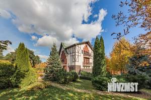 Дом 1200м², 4-этажный, участок 30 сот.