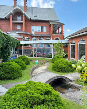 Дом 970м², 4-этажный, участок 10 сот.