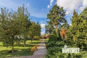 Дом 1200м², 4-этажный, участок 30 сот.