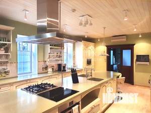 Дом 946м², 2-этажный, участок 30 сот.