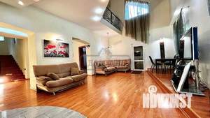 Дом 500м&sup2;, 3-этажный, посуточно, 