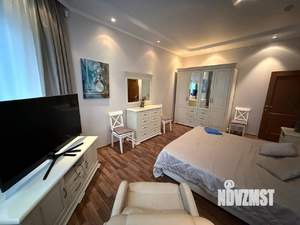 Дом 330м&sup2;, 3-этажный, на длительный срок, 