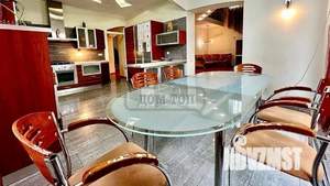 Дом 500м&sup2;, 3-этажный, посуточно, 