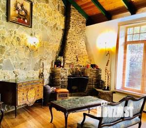 Дом 500м&sup2;, 3-этажный, посуточно, 