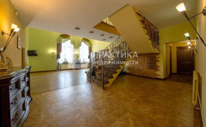 Дом 946м², 2-этажный, участок 30 сот.  