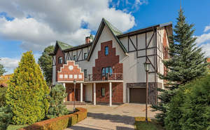 Дом 1200м², 3-этажный, участок 30 сот.  