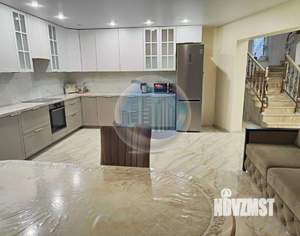 Дом 178м², 2-этажный, участок 6 сот.  