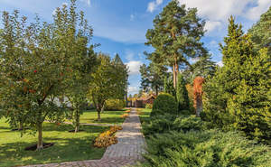 Дом 1200м², 3-этажный, участок 30 сот.  