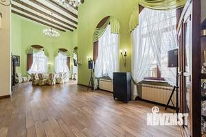 Дом 1200м², 4-этажный, участок 30 сот.  