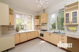 Дом 320м², 3-этажный, участок 6 сот.  