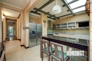 Дом 504м&sup2;, 3-этажный, участок 10 сот.  