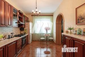 Дом 450м², 3-этажный, участок 20 сот.  