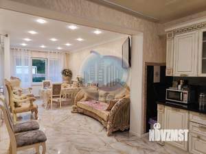 Дом 226м², 2-этажный, участок 10 сот.  