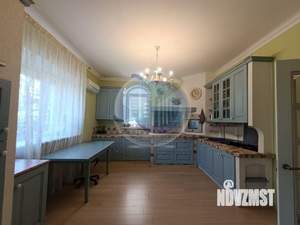 Коттедж 541м², 4-этажный, участок 8 сот.  