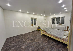 Дом 300м&sup2;, 3-этажный, участок 13 сот.  