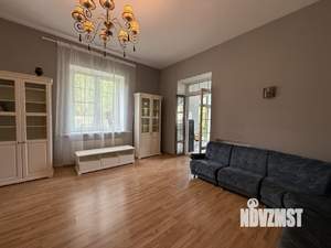Коттедж 320м², 3-этажный, участок 8 сот.  
