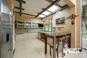 Дом 504м&sup2;, 3-этажный, участок 10 сот.  