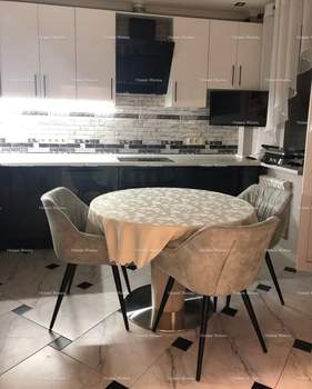 3-к квартира, вторичка, 99м2, 10/17 этаж