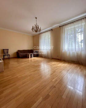 3-к квартира, вторичка, 124м2, 2/4 этаж