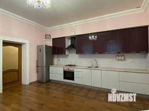 3-к квартира, вторичка, 134м2, 1/3 этаж